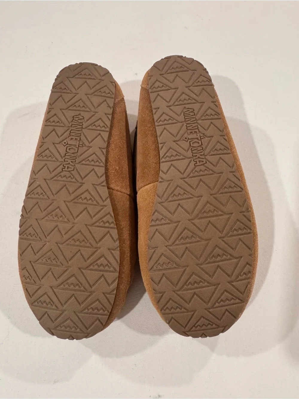 Minnetonka Cally Suede Moccasin Slippers Faux Fur Lined Tan Cinnamon